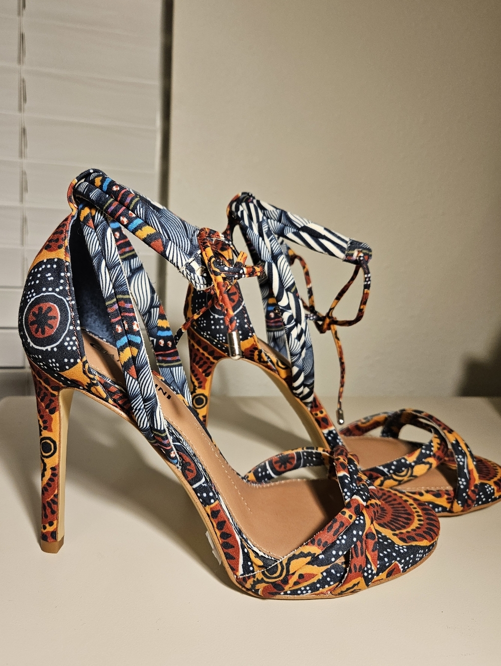 ✨️💋 Excellent Gianni Bini African Style Heels